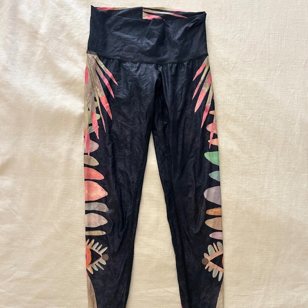 Teeki Black Multi-Colored Jungle Eyes Hot Pant Yoga Pants